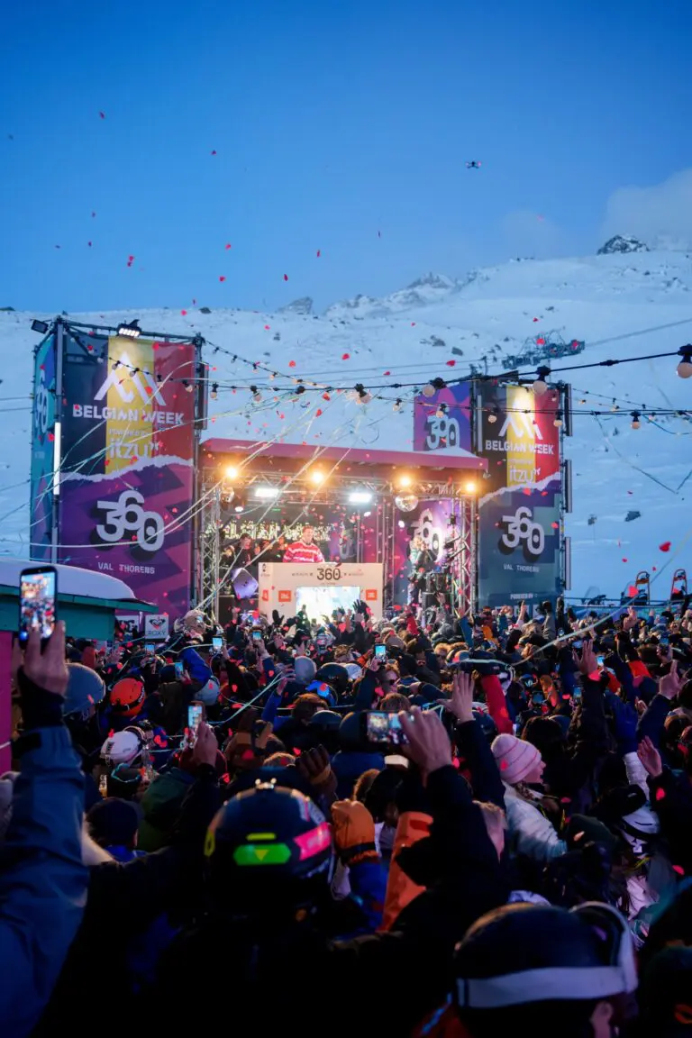crowd at Belgian Week festival in Val Thorens with confetti